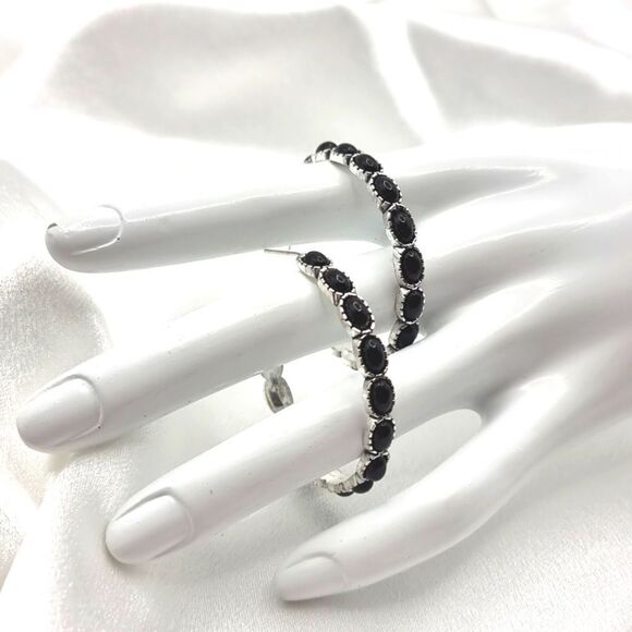 New FREE PEOPLE Buckaroo C shaped hoop black earrings - Picture 4 of 8